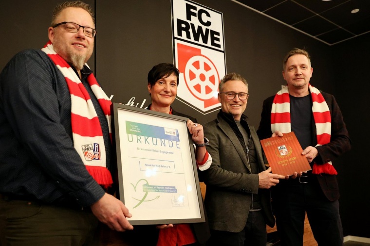 Fördermittelübergabe durch Staatssekretär König an RWE eV und Fanrat eV am 09.01.2026