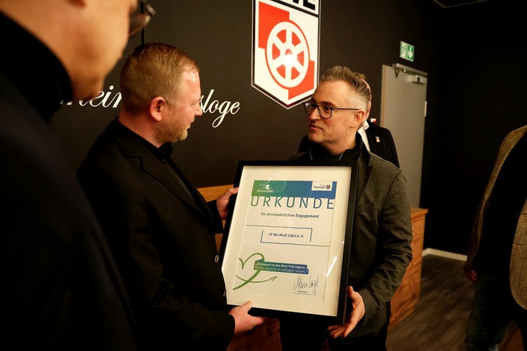 Fördermittelübergabe durch Staatssekretär König an RWE eV und Fanrat eV am 09.01.2026