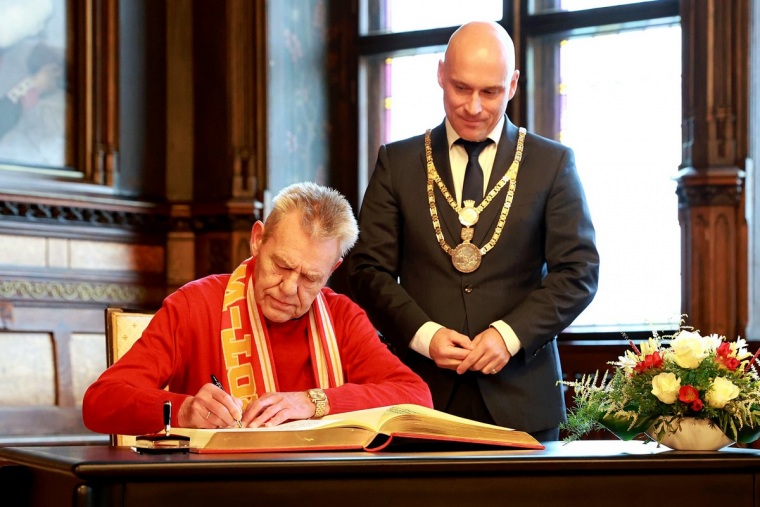 60 Jahre RWE - Eintrag ins Goldene Buch der Stadt Erfurt