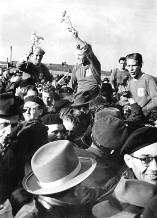 Quelle-Bundesarchiv_Bild_183-30117-0002_CC-3.0.jpg